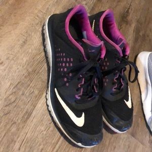Black and pink nike training shoes